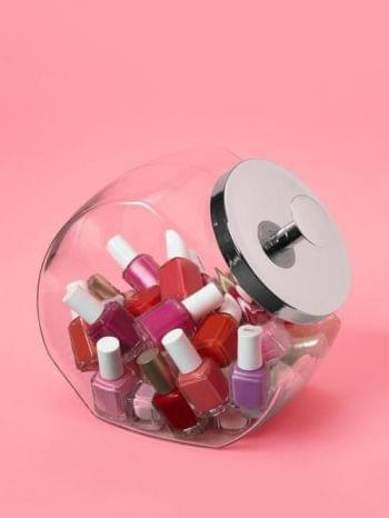 ranger des vernis à ongles dans une bonbonnière